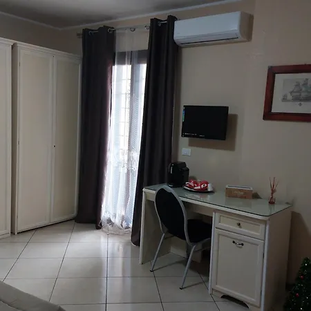 Airport Guest house 2*
