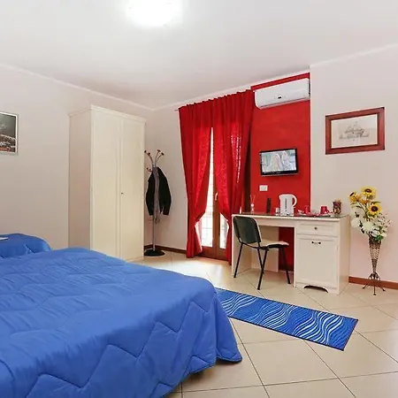 Airport Guest house 2*